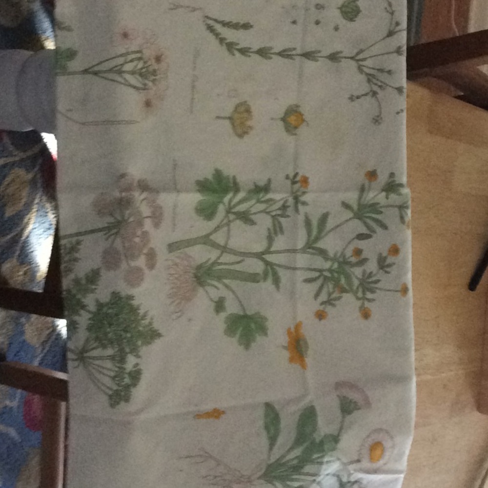 2 duvets, 2 shams, and 2 bed skirts.